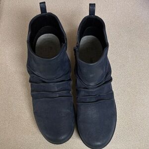 Clark’s cloudstepper navy ankle boots size 10